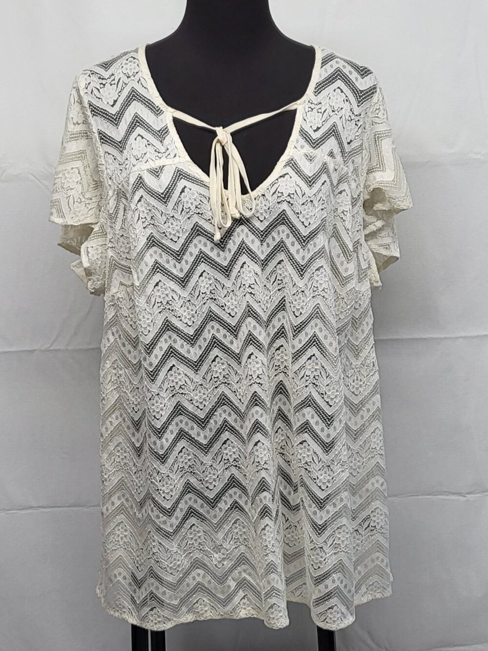 Torrid Womens Laced Top Chiffon Size 1 Floral Chevron Short Sleeve Cottagecore